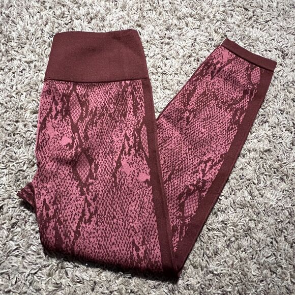 Fabletics High-Waisted Seamless Snakeskin 7/8 Tight Medium Cherry Mocha Reptilia - Picture 4 of 8